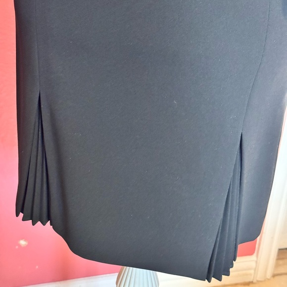 Ann Taylor Black Blazer with Notched Lapels and Fitted Silhouette - Picture 4 of 13